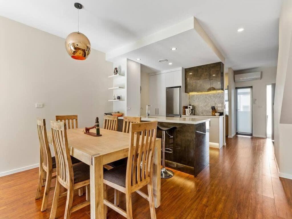 Sleek Modern Pad Next To Spark Arena Free Parking 오클랜드 외부 사진